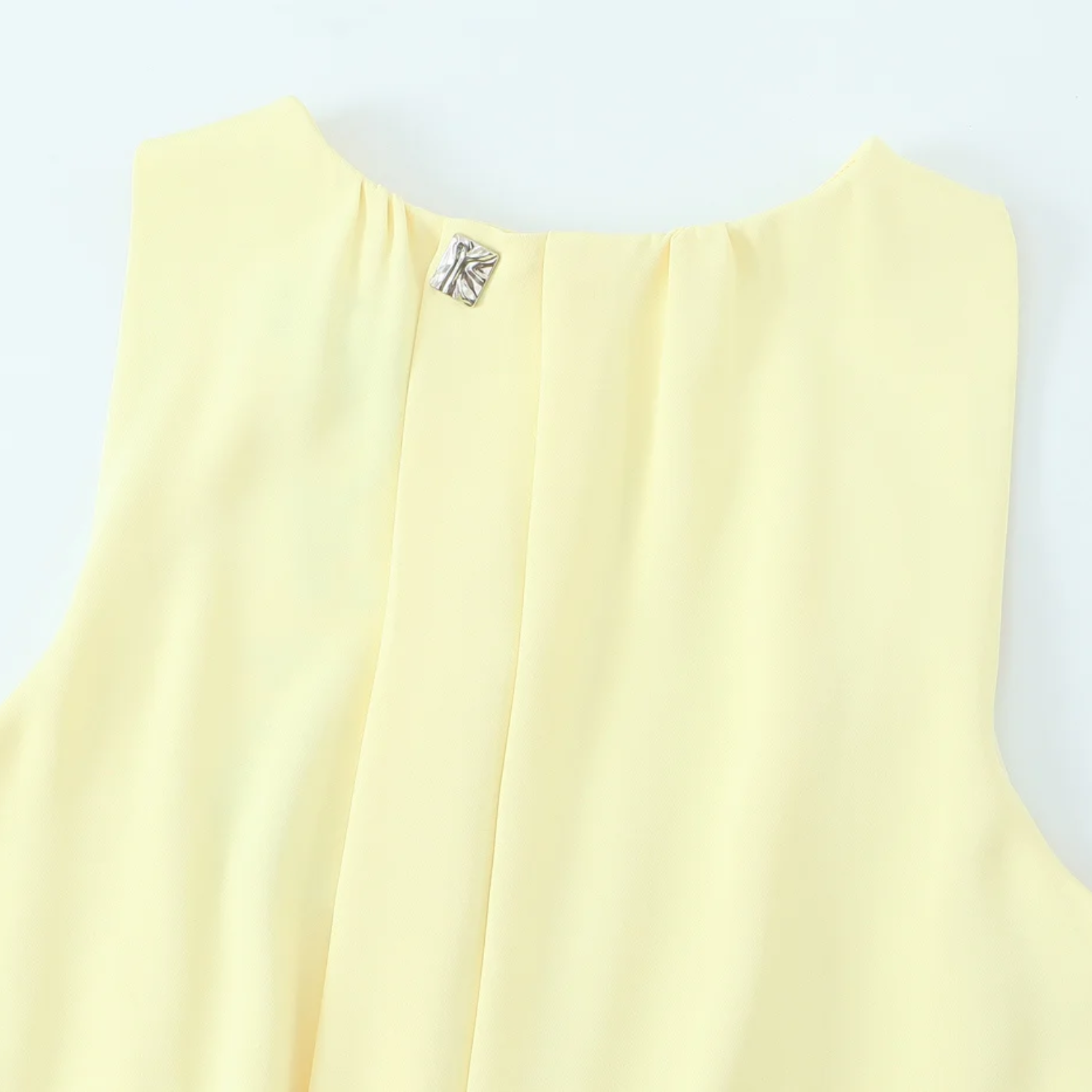 Ava | Elegant Sleeveless Long Dress with Split Hem and Fold Detail