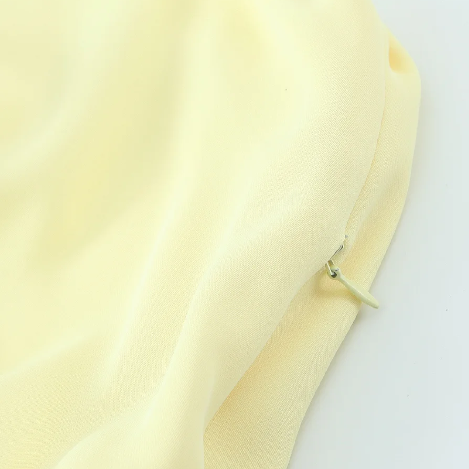 Ava | Elegant Sleeveless Long Dress with Split Hem and Fold Detail